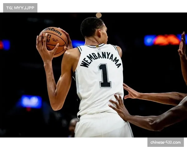 文班亚马攻防两端全面统治再度上演 马刺状元季前赛状态完美展现实力